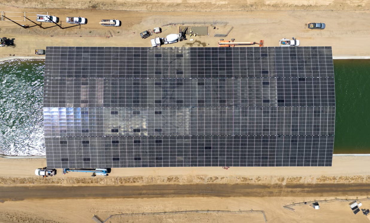 Tấm pin năng lượng mặt trời xuất hiện ở nơi không ngờ, mang đến giải pháp táo bạo cho 2 vấn đề cùng lúc- Ảnh 6.