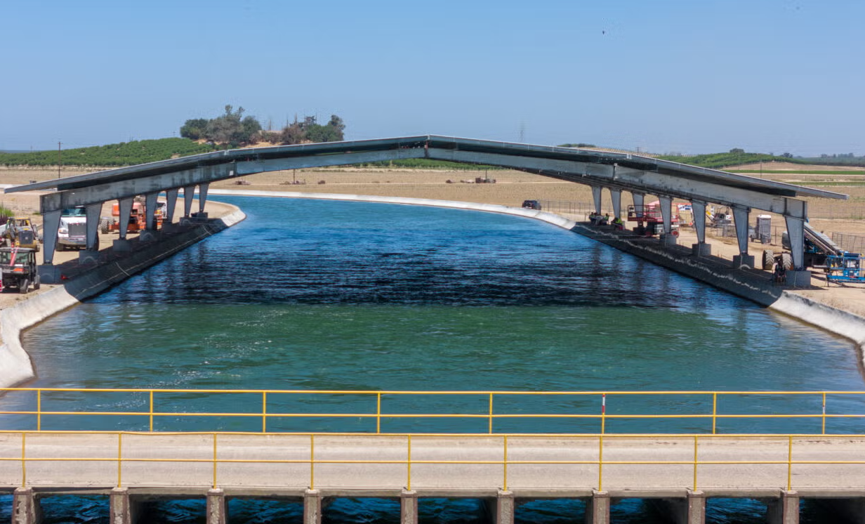 Tấm pin năng lượng mặt trời xuất hiện ở nơi không ngờ, mang đến giải pháp táo bạo cho 2 vấn đề cùng lúc- Ảnh 4.