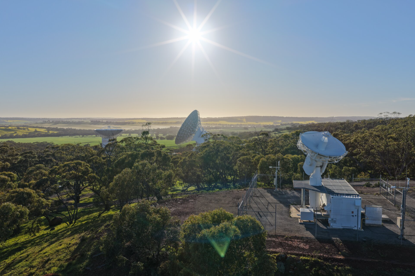 Cặp ăng-ten “siêu to khổng lồ” giúp khám phá những phần chưa biết của vũ trụ - Ảnh 3.