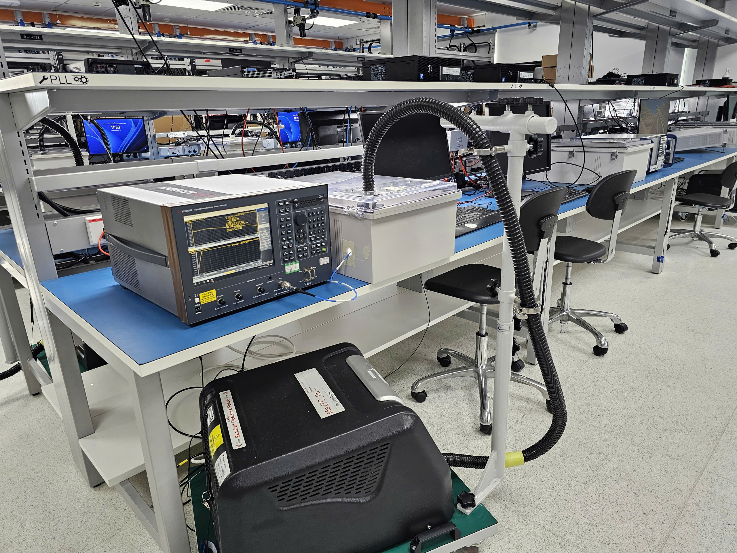 Cận cảnh phòng thí nghiệm triệu USD đặt tại TP HCM của "gã khổng lồ" bán dẫn toàn cầu- Ảnh 4. Cận cảnh phòng thí nghiệm triệu USD đặt tại TP HCM của "gã khổng lồ" bán dẫn toàn cầu- Ảnh 4.