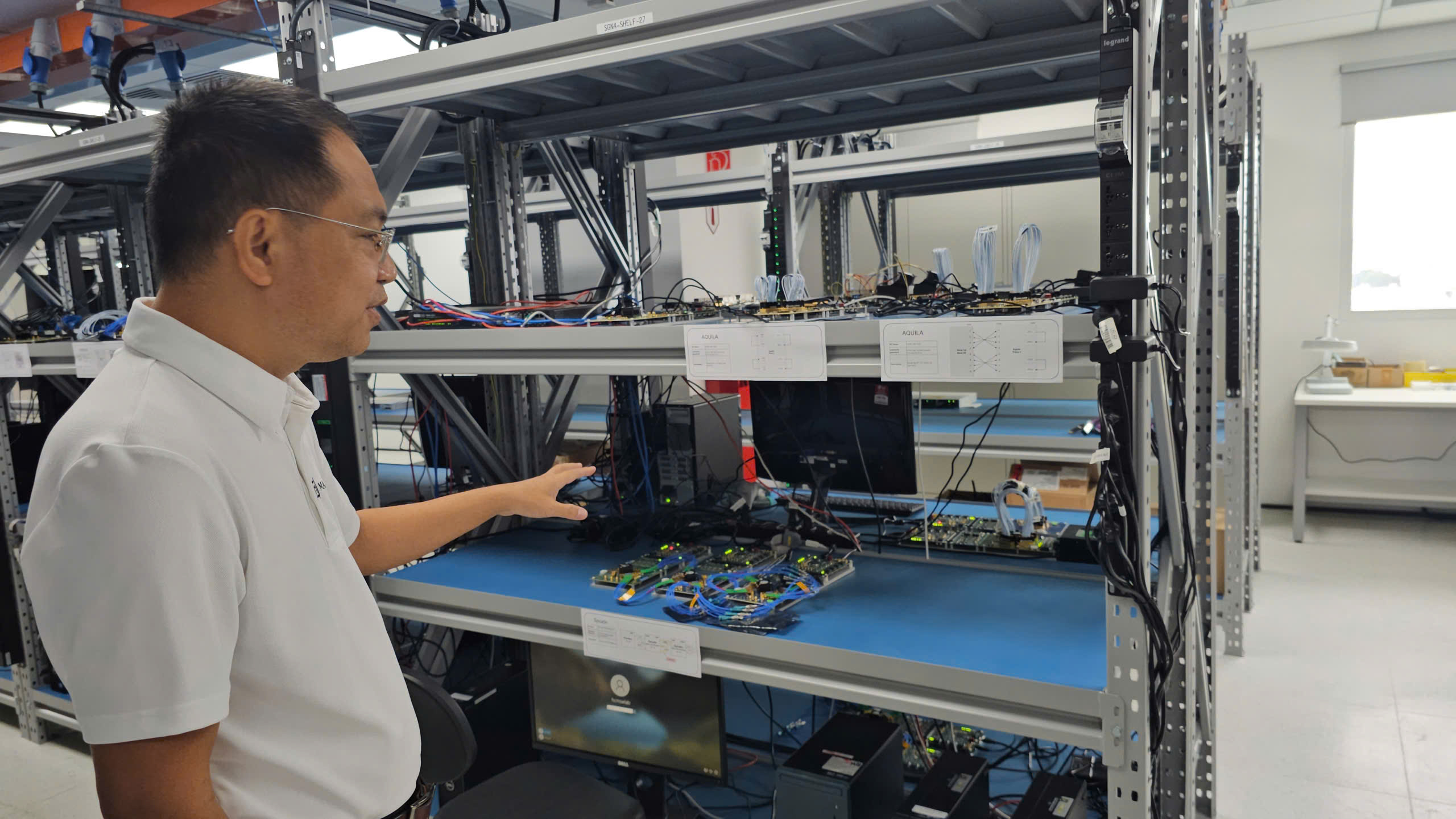 Cận cảnh phòng thí nghiệm triệu USD đặt tại TP HCM của "gã khổng lồ" bán dẫn toàn cầu- Ảnh 3. Cận cảnh phòng thí nghiệm triệu USD đặt tại TP HCM của "gã khổng lồ" bán dẫn toàn cầu- Ảnh 3.