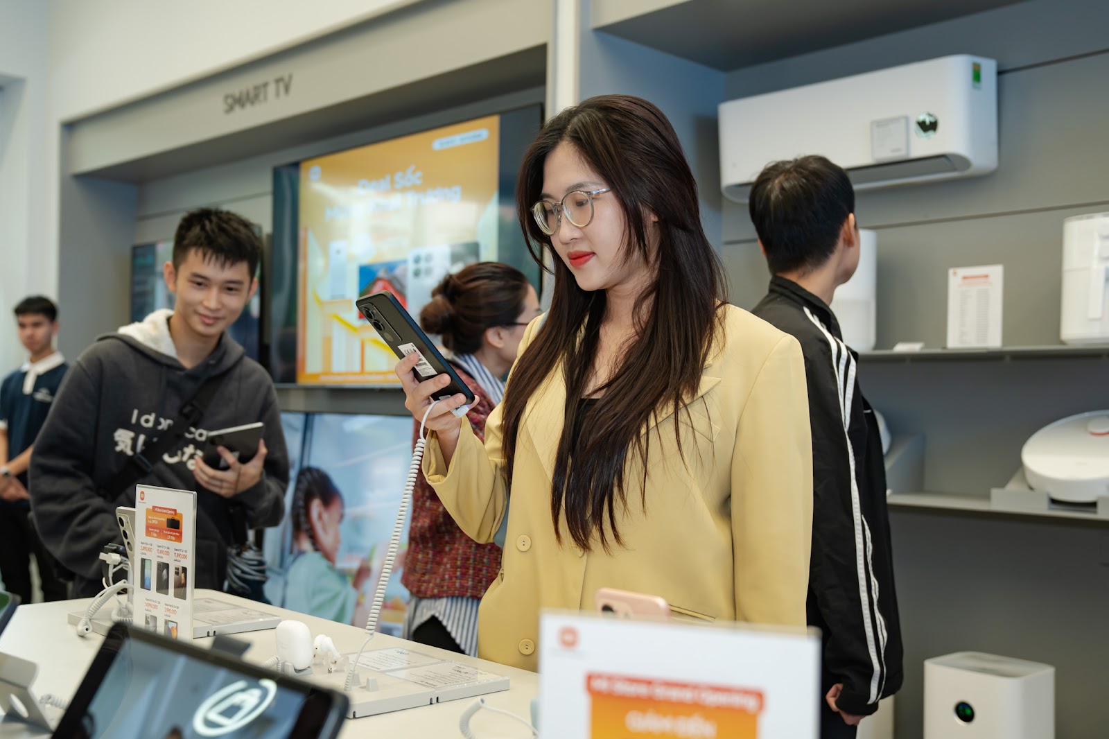 04110615-bec6-44fc-a33e-f1a81e02d837-17625925908121753176313 Xiaomi có thêm cửa hàng ủy quyền mới tại Hà Nội, - Ảnh 4.