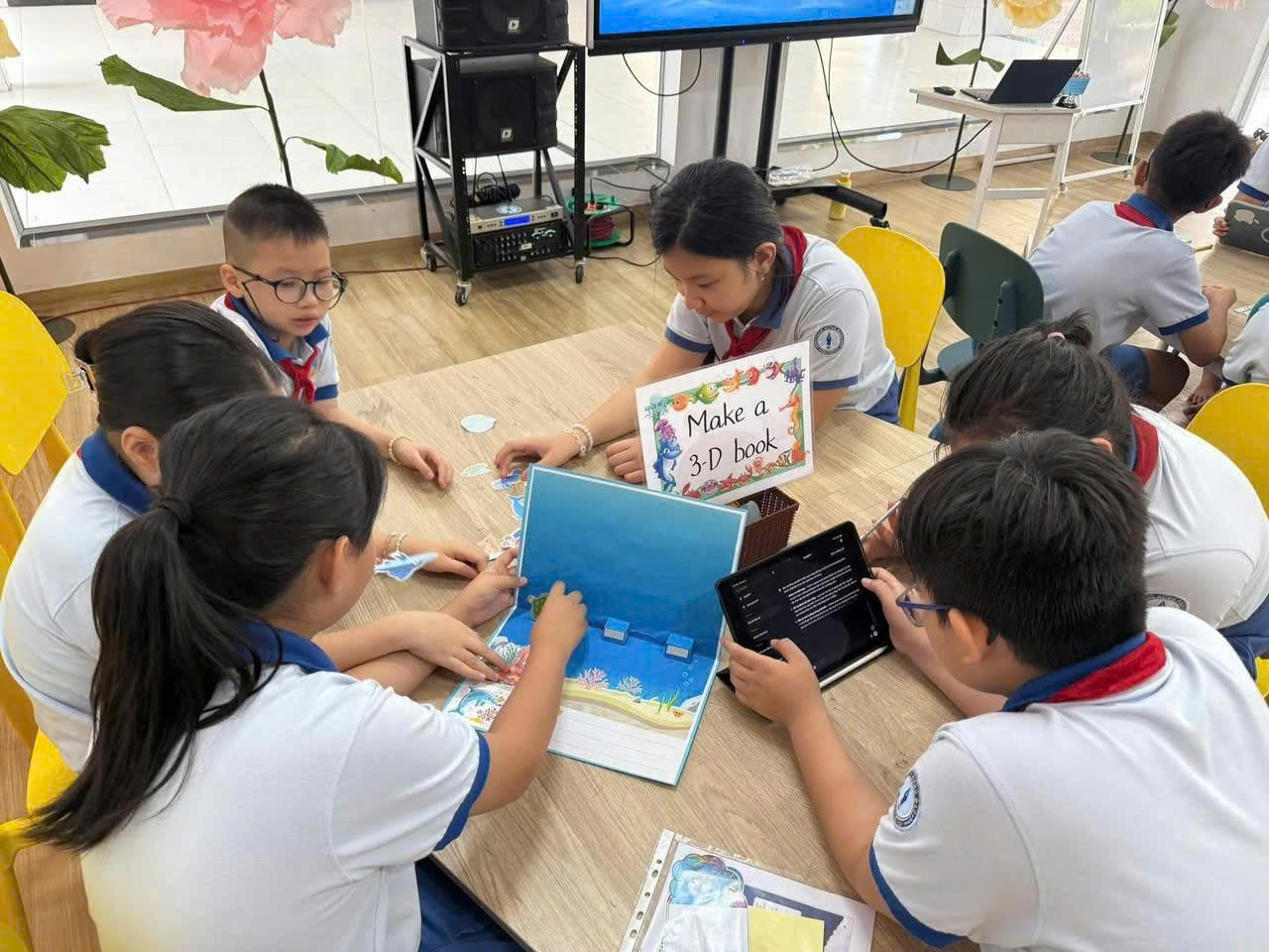 Sớm đưa AI giảng dạy trong trường học - Ảnh 1.