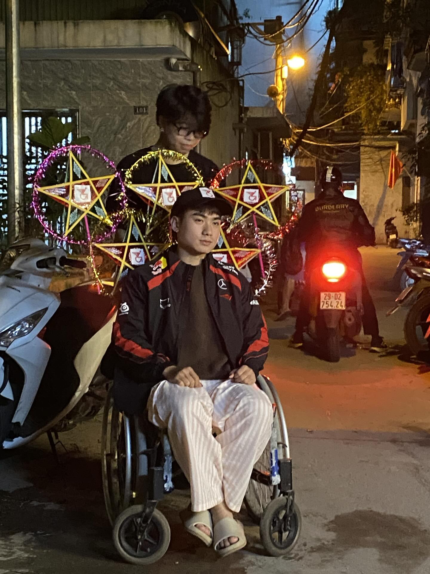 8-1762371670273896081719 “Phở Anh Hai” có thật ngoài đời? - Ảnh 6.