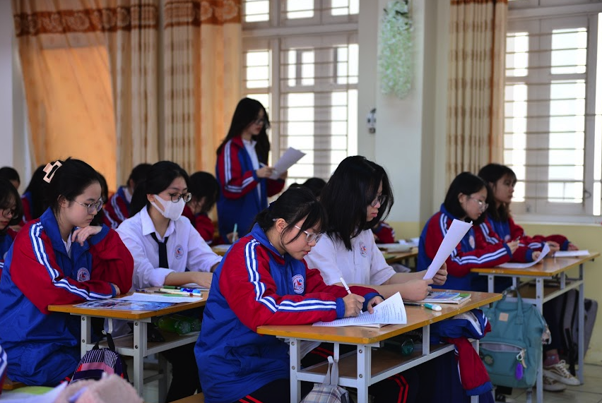 anh-chup-man-hinh-2025-11-24-luc-092708-17639512507561011273742 Bộ GD-ĐT đưa giáo dục AI vào trường phổ thông - Ảnh 1.