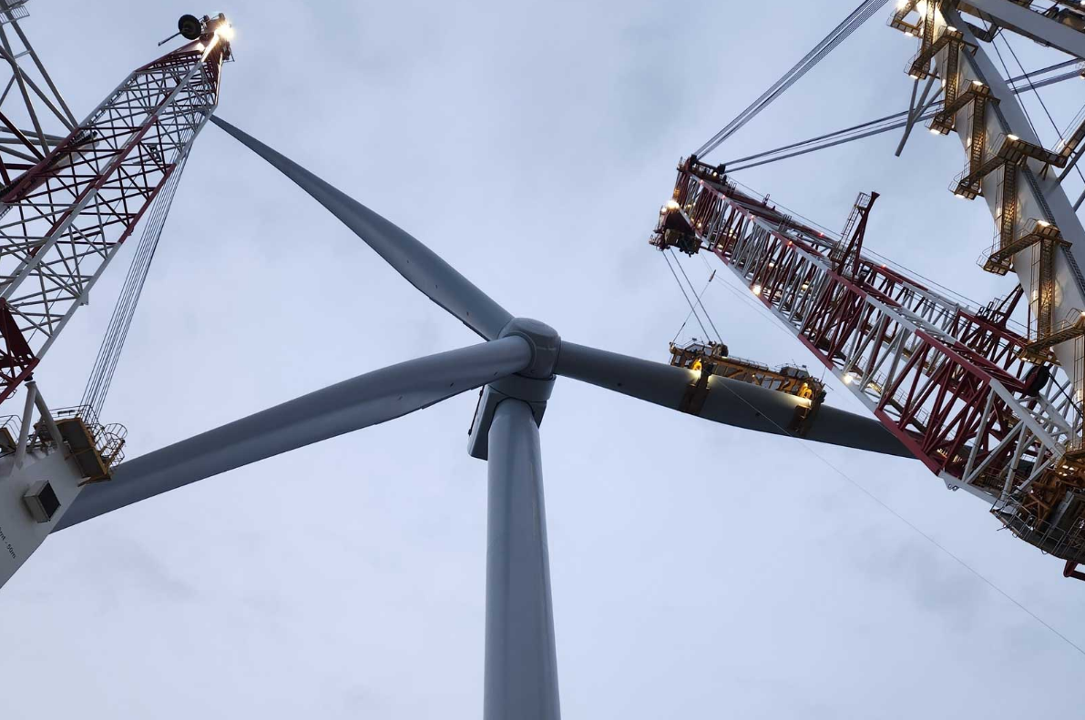 canh-turbine-dien-gio-truyen-thong-thuong-ket-thuc-vong-doi-tai-bai-rac-canh-turbine-o-sofia-co-the-duoc-tai-che-thanh-cac-san-pham-moi-rwe-2-17628436312651494361802 Trang trại điện gió ngoài khơi với những chiếc cánh turbine “siêu đặc biệt” - Ảnh 2.