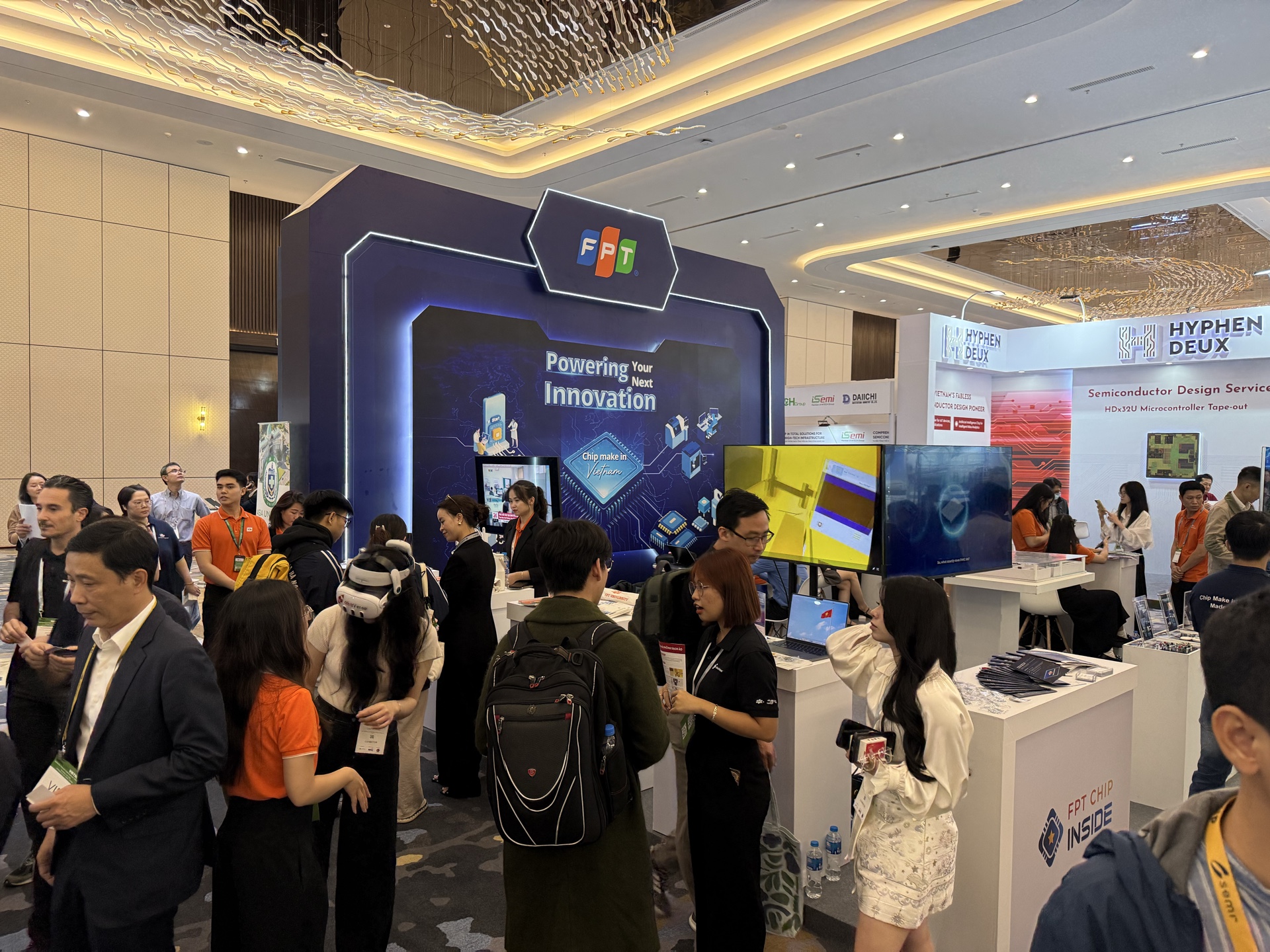 fpt-trinh-dien-he-sinh-thai-ban-dan-chu-de-khoi-nguon-sang-tao-doi-moi-tuong-lai-1762825955272-17628259555561595227448