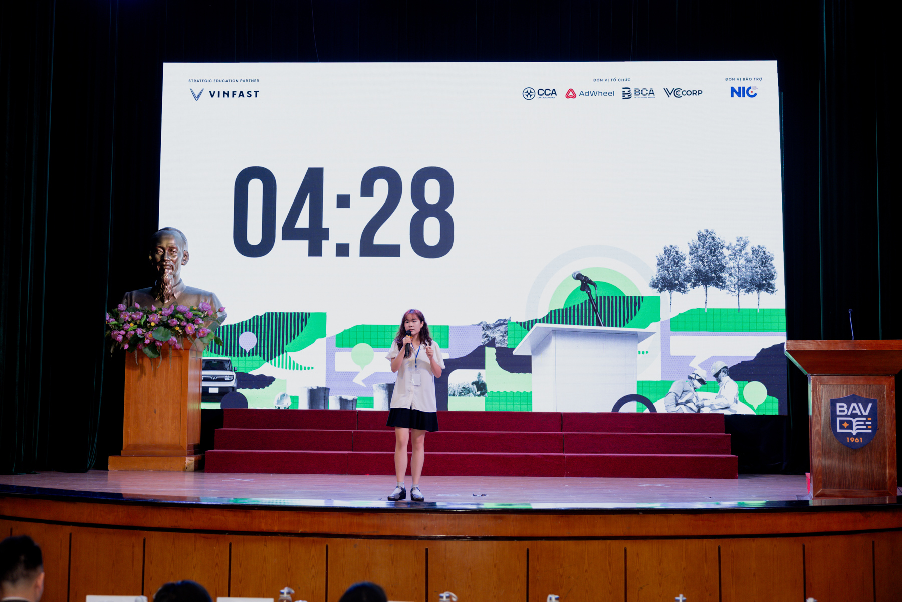 hoc-vien-ngan-hang-4-1762863374590-1762863374987500376515