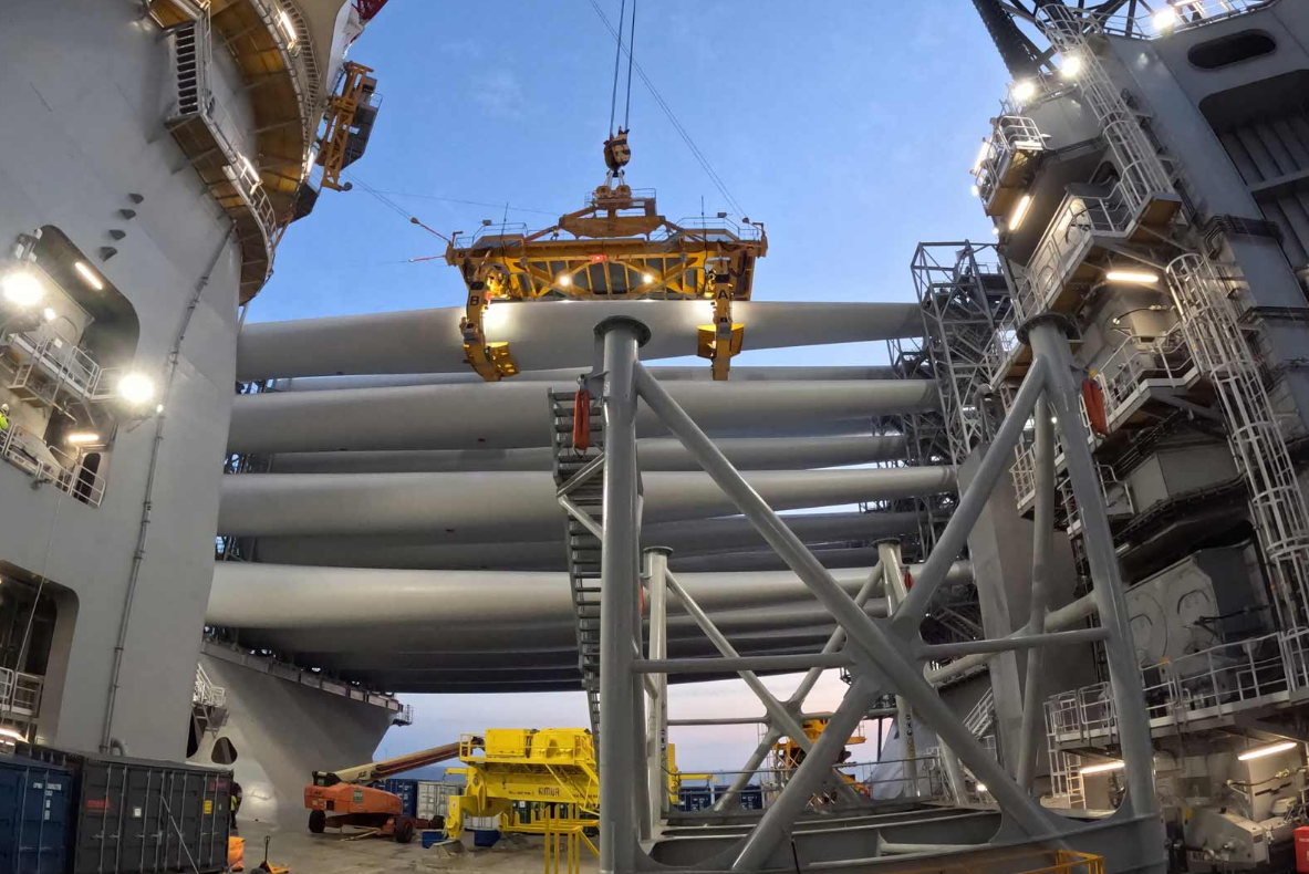 oi-canh-turbine-dien-gio-truyen-thong-thuong-ket-thuc-vong-doi-tai-bai-rac-canh-turbine-o-sofia-co-the-duoc-tai-che-thanh-cac-san-pham-moi-rwe-1762843677628681942322 Trang trại điện gió ngoài khơi với những chiếc cánh turbine “siêu đặc biệt” - Ảnh 1.