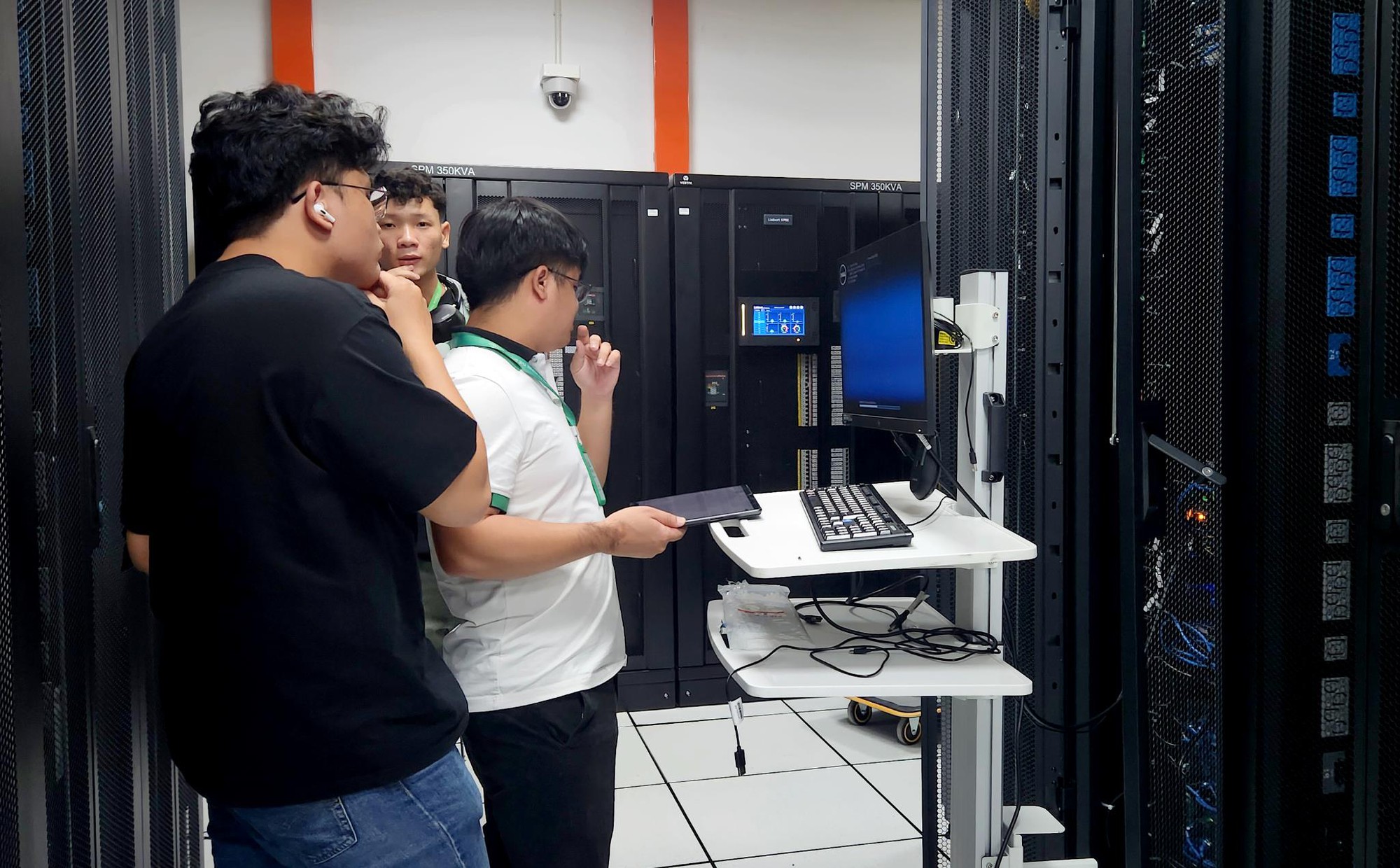 EZtech tung ưu đãi Black Friday 2025: Giảm 50% dịch vụ VPS cao cấp- Ảnh 1.