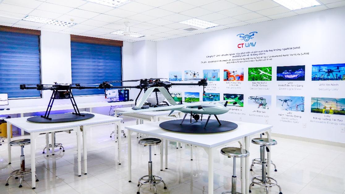 Món quà 20/11 đặc biệt của CT Group: Lab UAV dẫn dắt robot nông nghiệp tặng ĐH Cần Thơ - Ảnh 2.