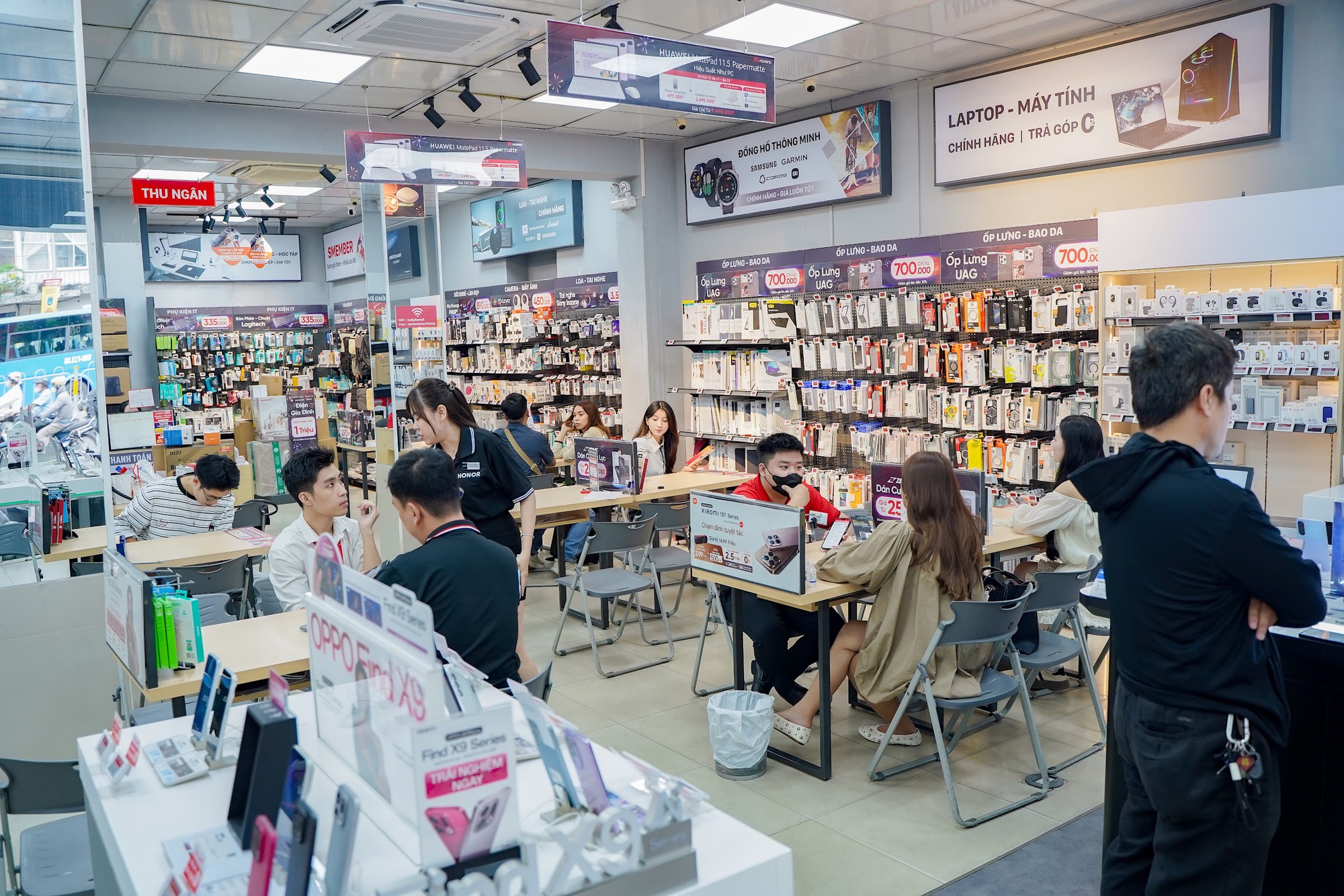 Loạt sản phẩm công nghệ sập giá ngày Black FireDay tại CellphoneS- Ảnh 1. Loạt sản phẩm công nghệ sập giá ngày Black FireDay tại CellphoneS- Ảnh 1.