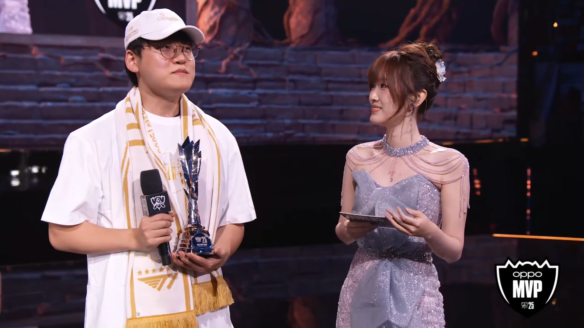 screenshot-132-17627156521071225462500 Faker cùng T1 lập cú hat-trick lịch sử tại CKTG 2025 - Ảnh 4.