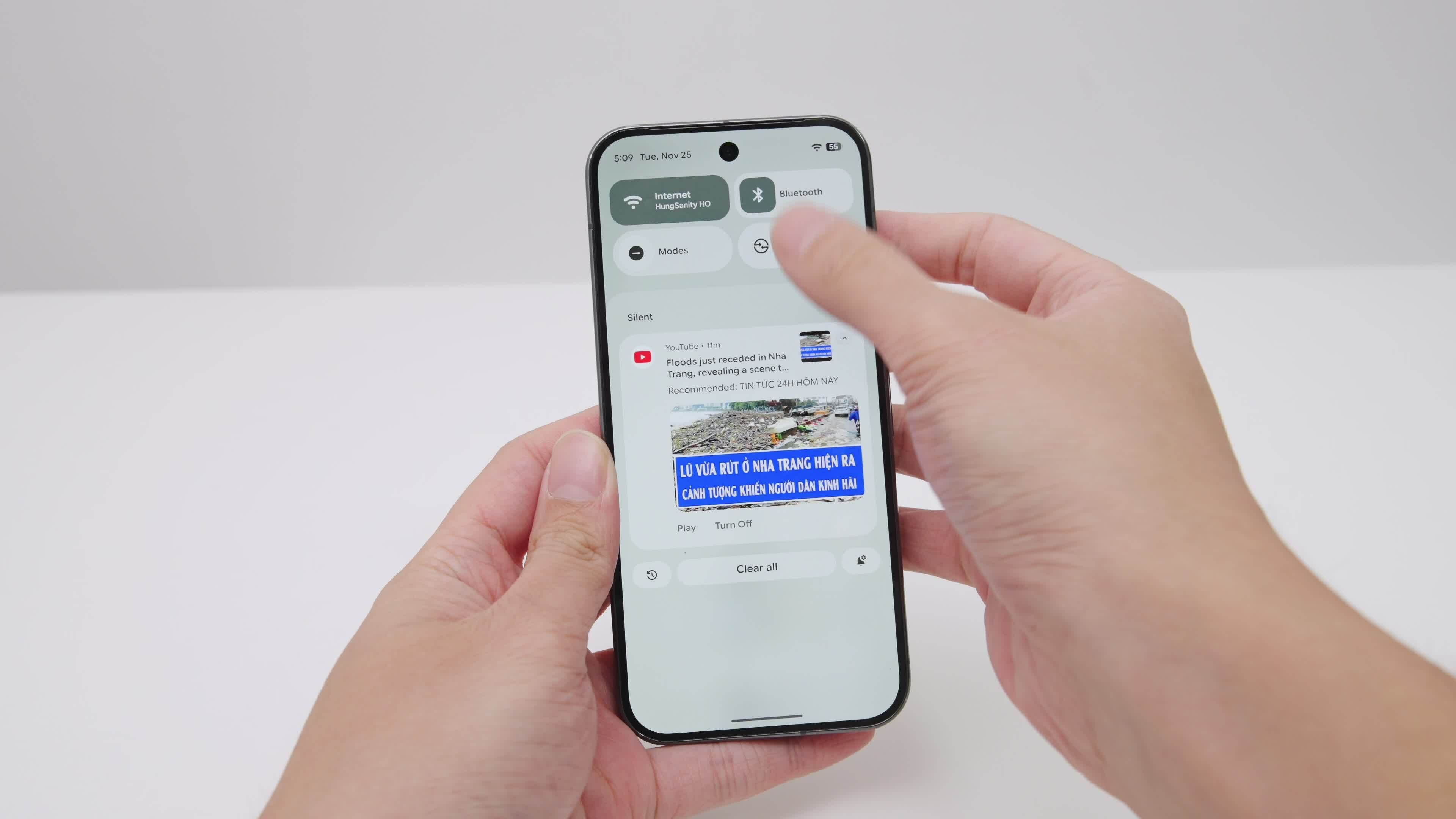 Thử 'AirDrop" trực tiếp từ Pixel 10 sang iPhone