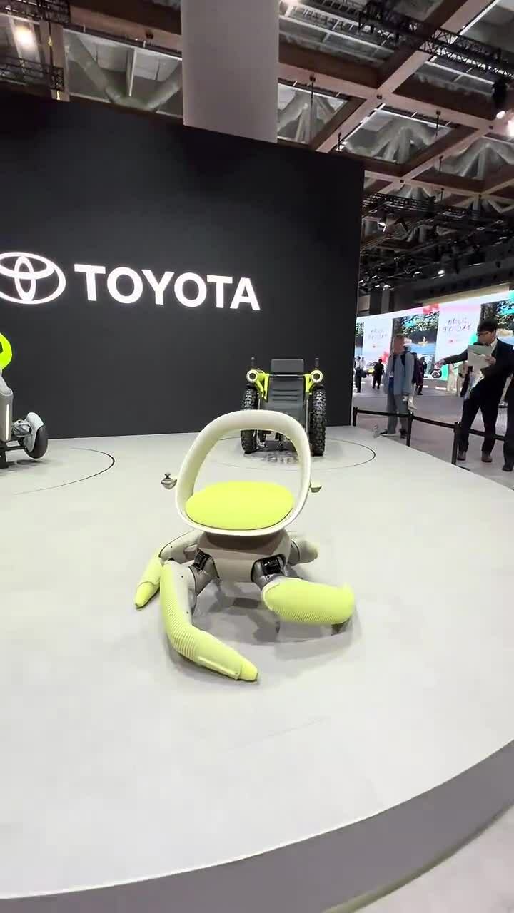 Toyota giới thiệu 'ghế biết đi'