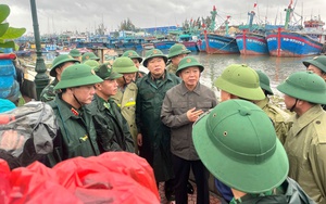 z7194404349441f1cc48dd9717da7c647aa0a9ecf9cffe-1762403732810874766204-318-0-1918-2560-crop-17624040668911058311718 Cách đơn giản theo dõi bão số 13 Kalmaegi trực tiếp trên điện thoại - Ảnh 2.