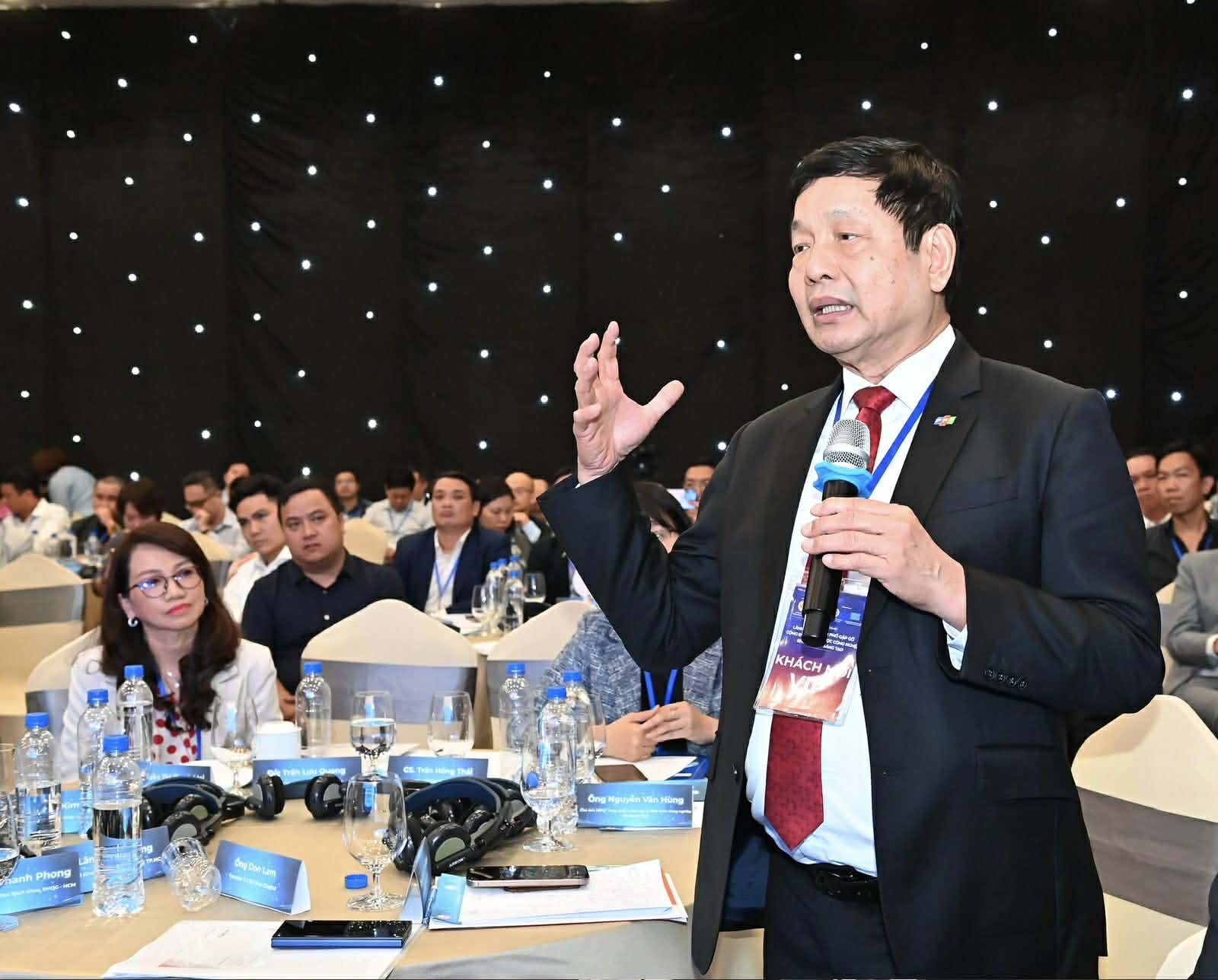 chu-tich-fpt-truong-gia-binh-phat-bieu-anh-viet-dung-sggp-03-1765339711851-1765339712326984794714