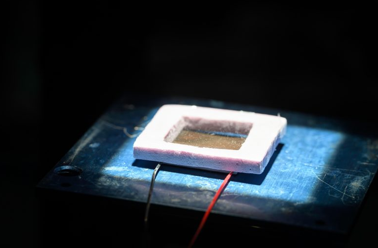 Hệ thống biến sức nóng mặt trời thành điện “xanh” - Ảnh 1.