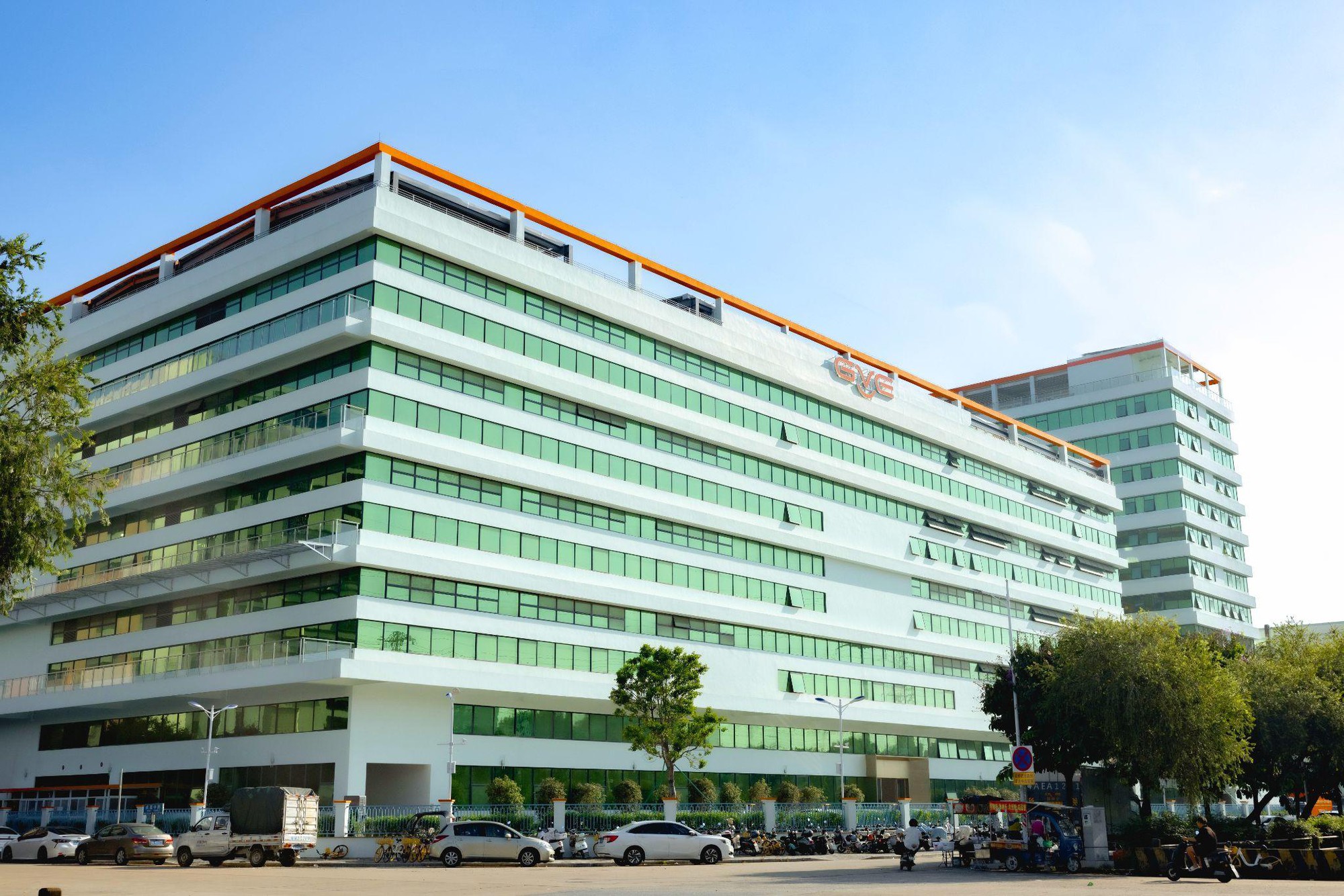 HQT Logistics đưa giải pháp bộ sạc gần hơn với hạ tầng năng lượng trong nước - Ảnh 2. HQT Logistics đưa giải pháp bộ sạc gần hơn với hạ tầng năng lượng trong nước - Ảnh 2.