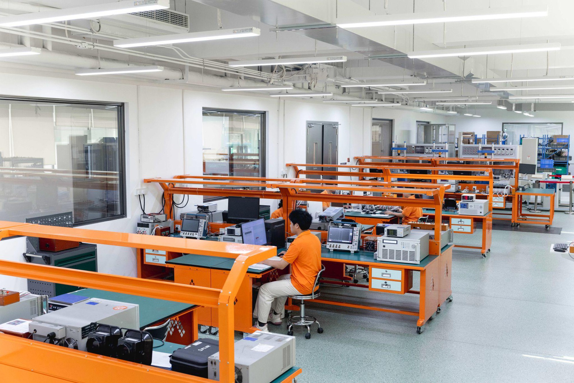 HQT Logistics đưa giải pháp bộ sạc gần hơn với hạ tầng năng lượng trong nước - Ảnh 3. HQT Logistics đưa giải pháp bộ sạc gần hơn với hạ tầng năng lượng trong nước - Ảnh 3.