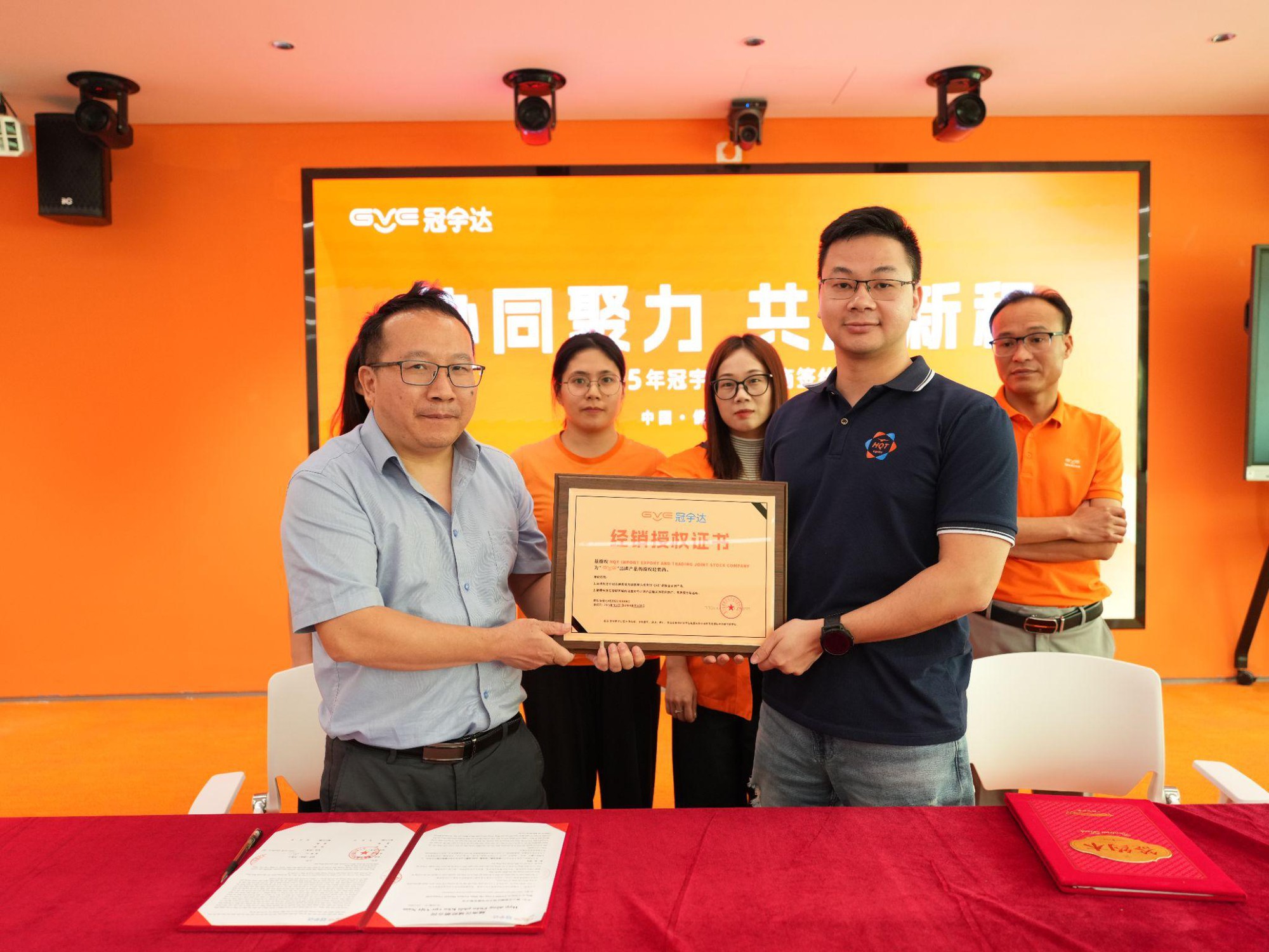 HQT Logistics đưa giải pháp bộ sạc gần hơn với hạ tầng năng lượng trong nước - Ảnh 4. HQT Logistics đưa giải pháp bộ sạc gần hơn với hạ tầng năng lượng trong nước - Ảnh 4.