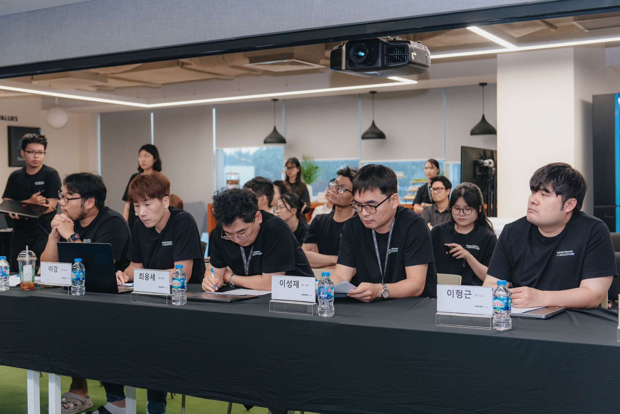 NAVER VIETNAM AI Hackathon 2025: Giải pháp định hướng nội dung số cho trẻ em lên ngôi, mở đường cho thế hệ kỹ sư trẻ Việt bước vào dự án toàn cầu- Ảnh 6. NAVER VIETNAM AI Hackathon 2025: Giải pháp định hướng nội dung số cho trẻ em lên ngôi, mở đường cho thế hệ kỹ sư trẻ Việt bước vào dự án toàn cầu- Ảnh 6.