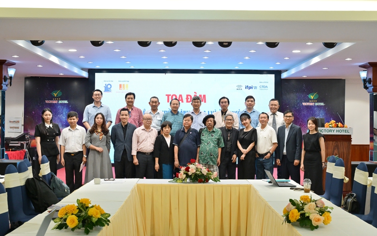 AI, dữ liệu và quyền tác giả: Tranh luận xoay quanh việc dùng tác phẩm sáng tạo để huấn luyện mô hình AI- Ảnh 1. AI, dữ liệu và quyền tác giả: Tranh luận xoay quanh việc dùng tác phẩm sáng tạo để huấn luyện mô hình AI- Ảnh 1.