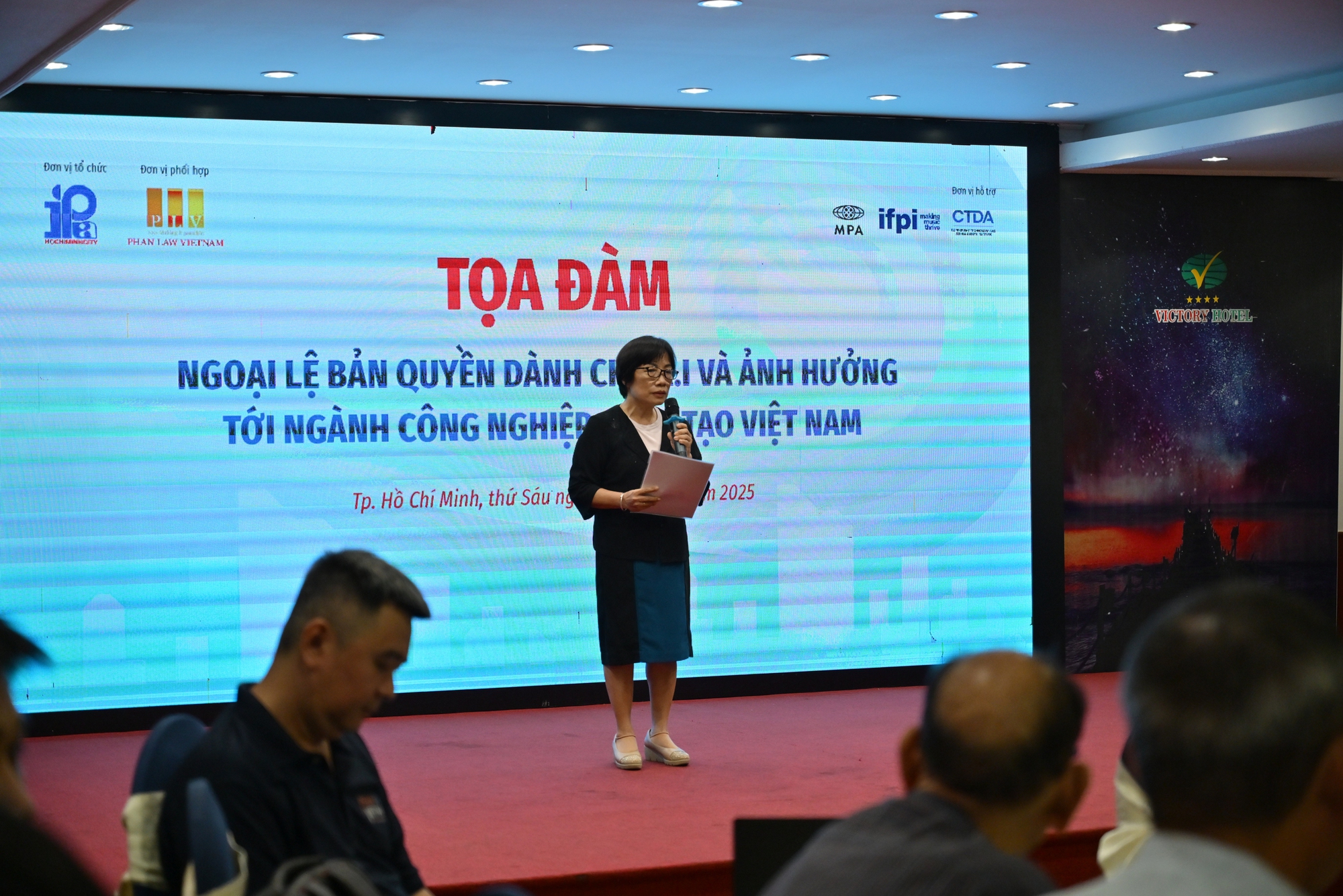 AI, dữ liệu và quyền tác giả: Tranh luận xoay quanh việc dùng tác phẩm sáng tạo để huấn luyện mô hình AI- Ảnh 2. AI, dữ liệu và quyền tác giả: Tranh luận xoay quanh việc dùng tác phẩm sáng tạo để huấn luyện mô hình AI- Ảnh 2.