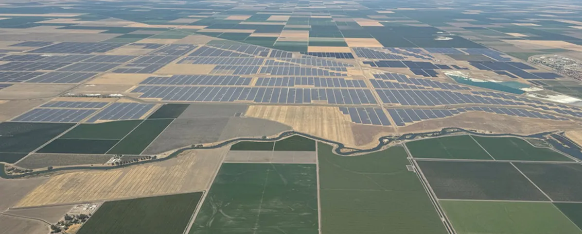 Trang trại điện mặt trời siêu khổng lồ 21 GW “mọc” ở nơi không ngờ- Ảnh 1.