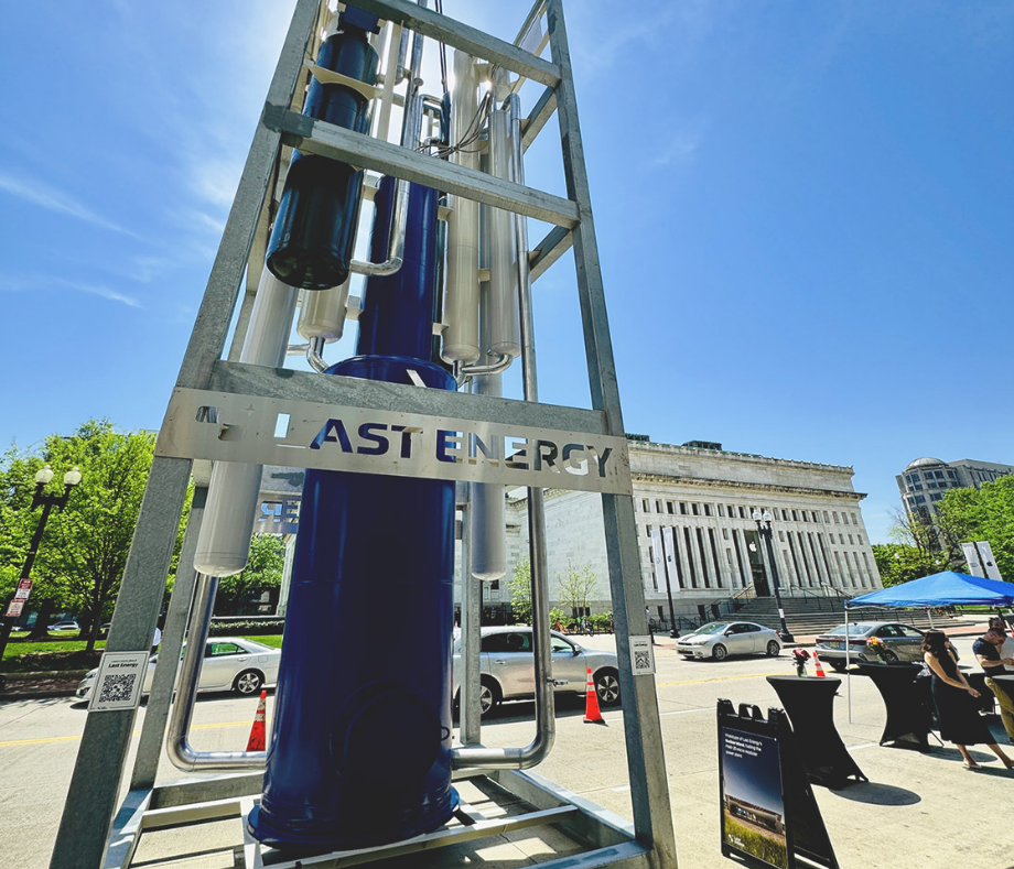 Đột phá với lò phản ứng hạt nhân siêu nhỏ bọc thép - Ảnh 1.