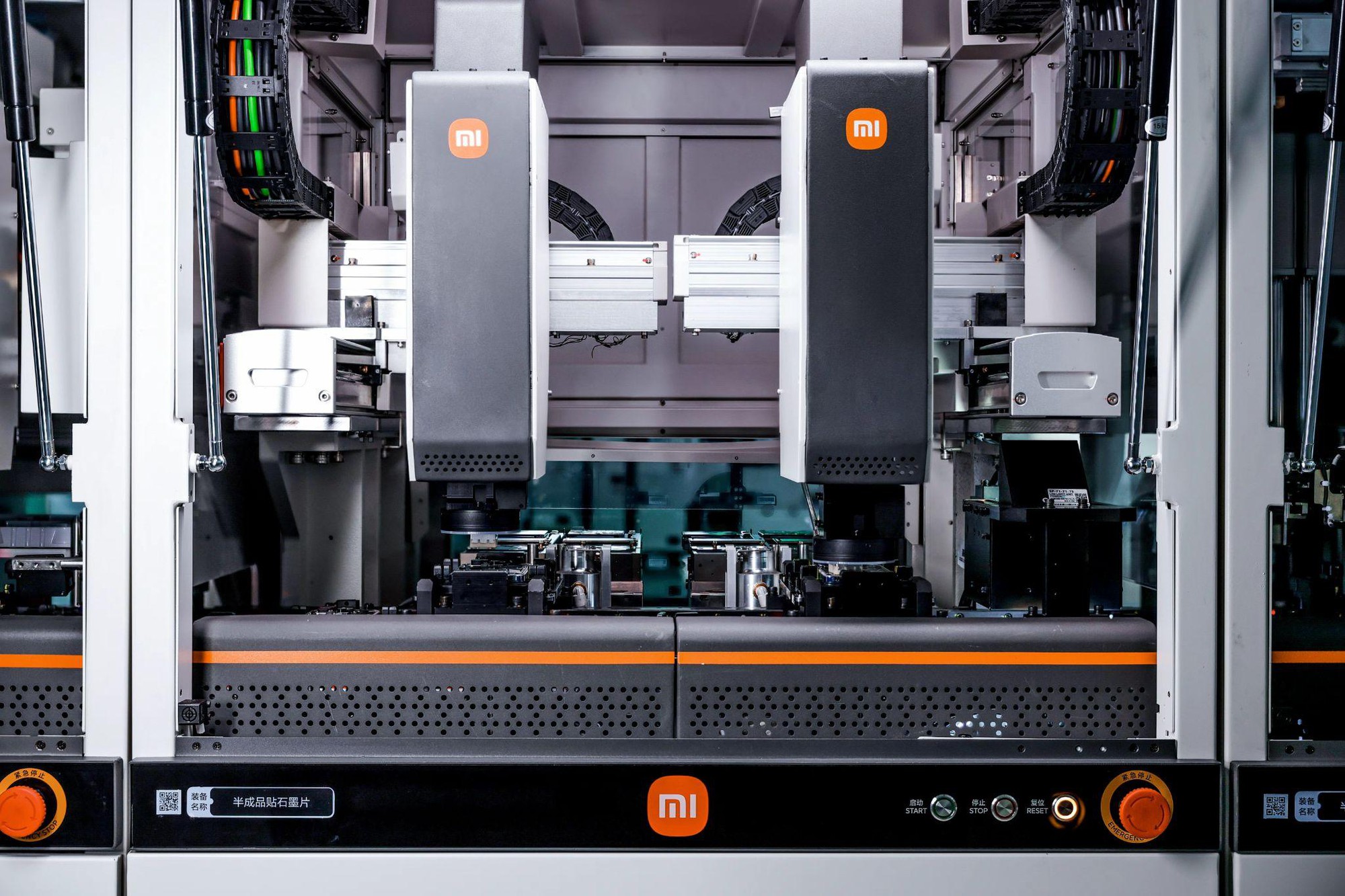 Bên trong nhà máy 2,4 tỷ RMB của Xiaomi – nơi smartphone được sản xuất trong 6 giây- Ảnh 2.