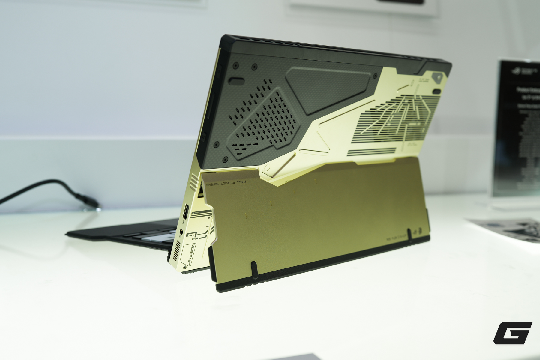 Ngay cả khi không phải fan của Hideo Kojima, bạn cũng sẽ "nao lòng" trước dòng sản phẩm ASUS ROG tuyệt đẹp này - Ảnh 4.