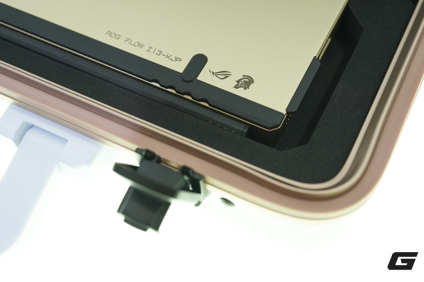 Ngay cả khi không phải fan của Hideo Kojima, bạn cũng sẽ "nao lòng" trước dòng sản phẩm ASUS ROG tuyệt đẹp này - Ảnh 6.