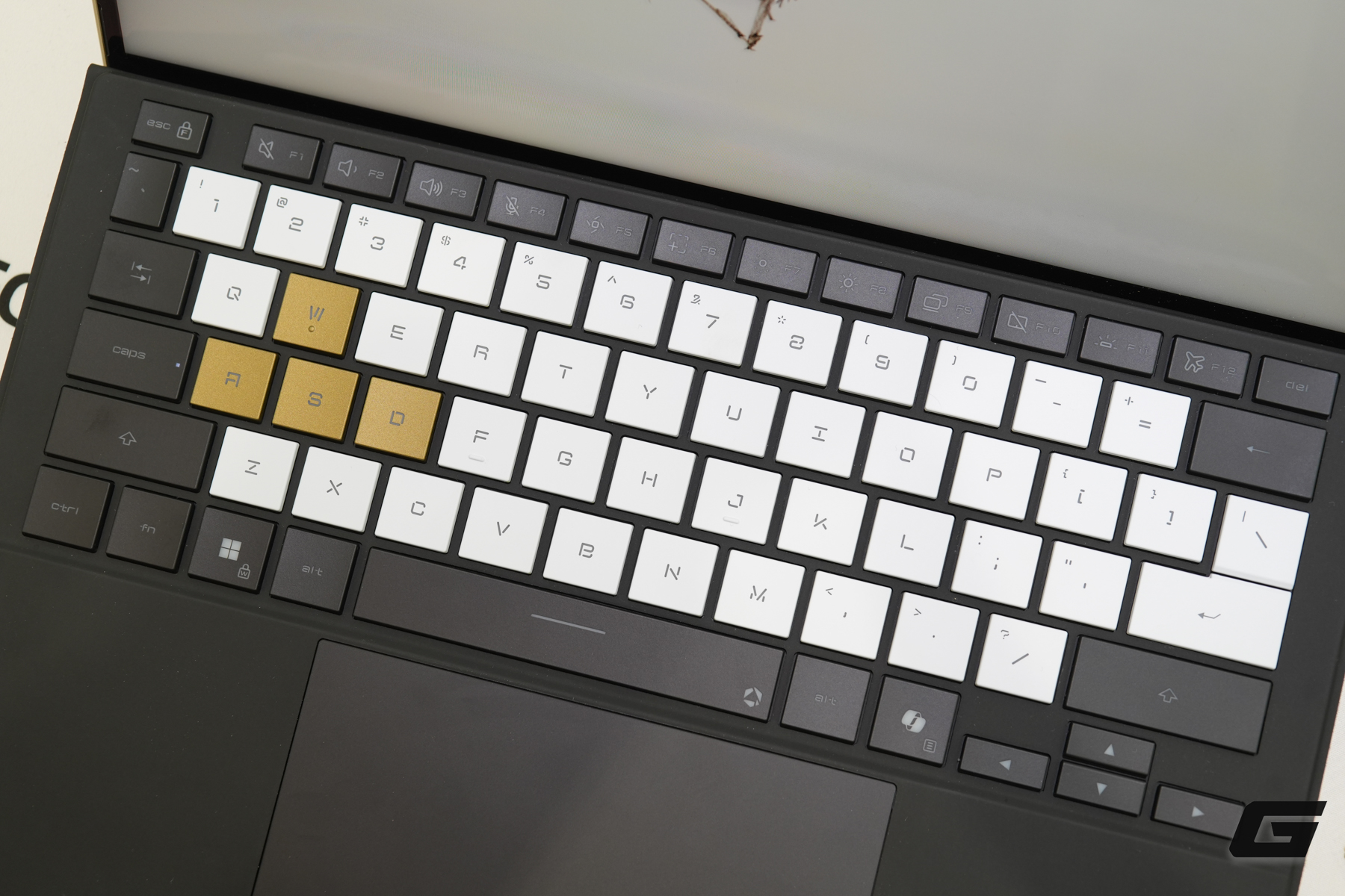 Ngay cả khi không phải fan của Hideo Kojima, bạn cũng sẽ "nao lòng" trước dòng sản phẩm ASUS ROG tuyệt đẹp này - Ảnh 3.