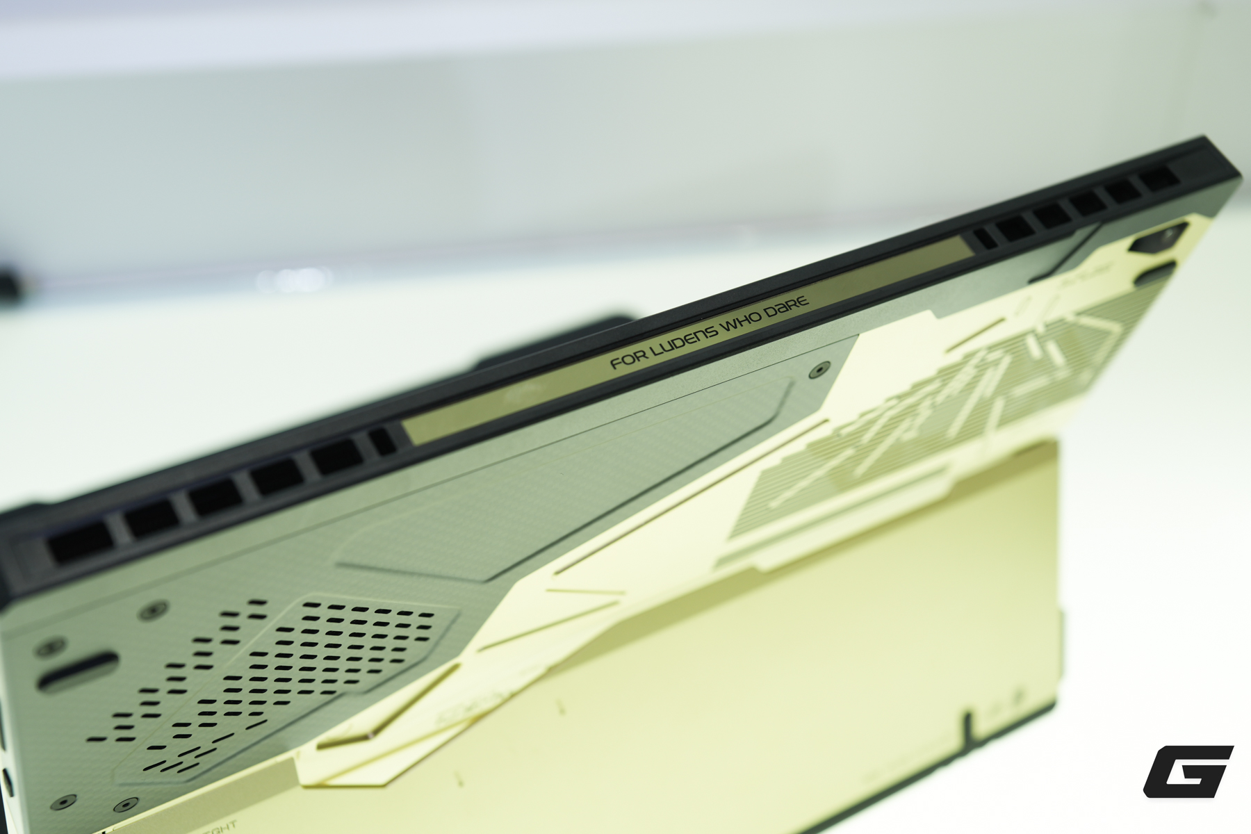 Ngay cả khi không phải fan của Hideo Kojima, bạn cũng sẽ "nao lòng" trước dòng sản phẩm ASUS ROG tuyệt đẹp này - Ảnh 7.