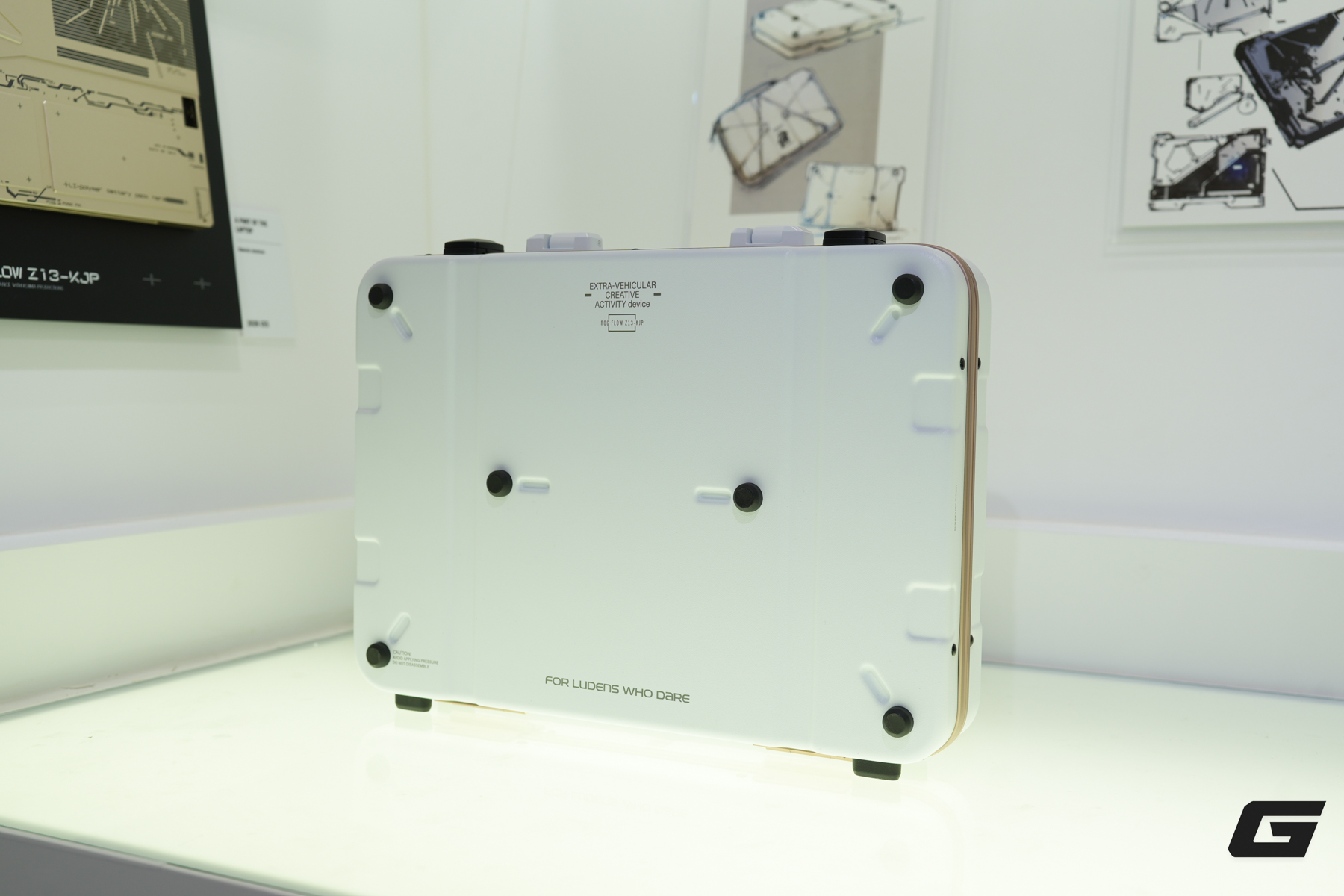 Ngay cả khi không phải fan của Hideo Kojima, bạn cũng sẽ "nao lòng" trước dòng sản phẩm ASUS ROG tuyệt đẹp này - Ảnh 11.