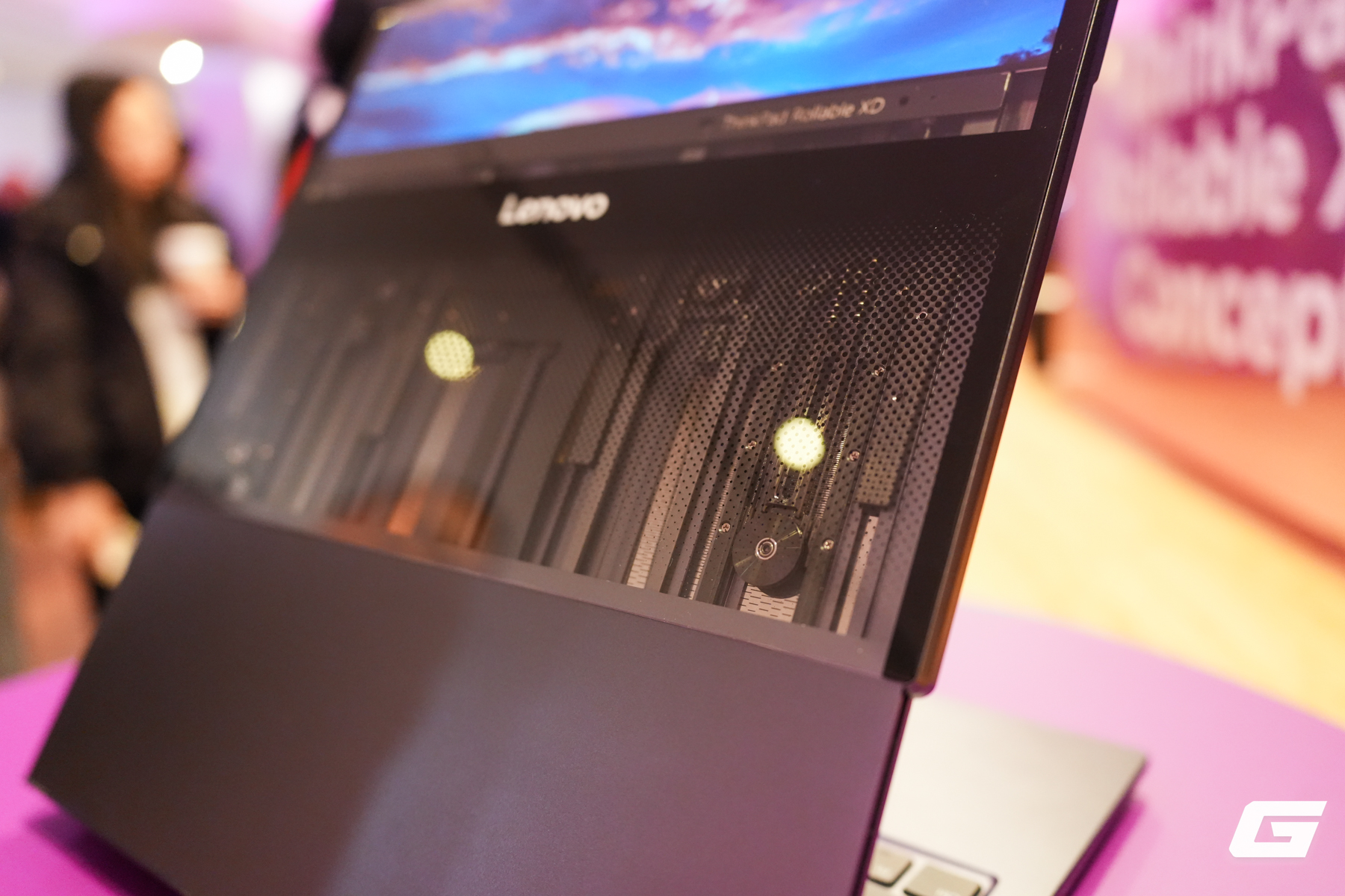 Cận cảnh ThinkPad Rollable XD: Giải pháp mở rộng không gian hiển thị độc đáo của Lenovo - Ảnh 2.