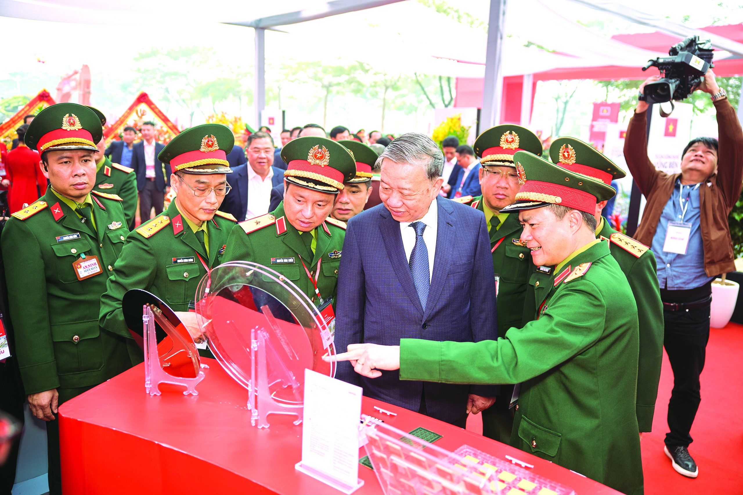 - Ảnh 1. - Ảnh 1.