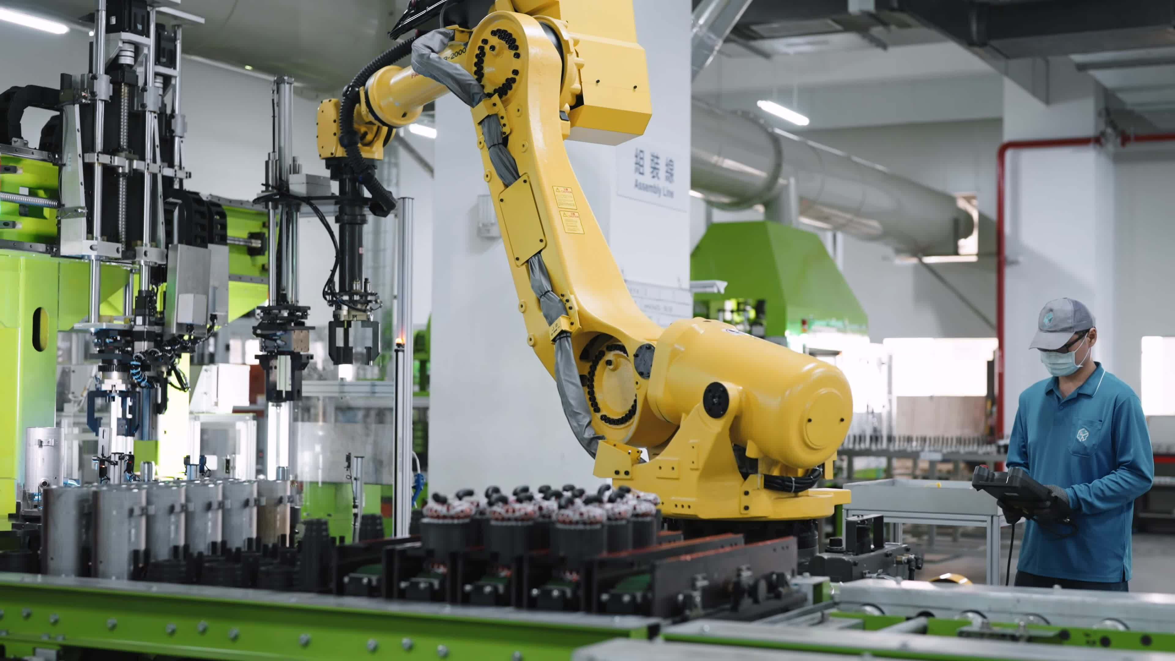 Bên trong nhà máy sản xuất hơn một triệu máy hút ẩm mỗi năm