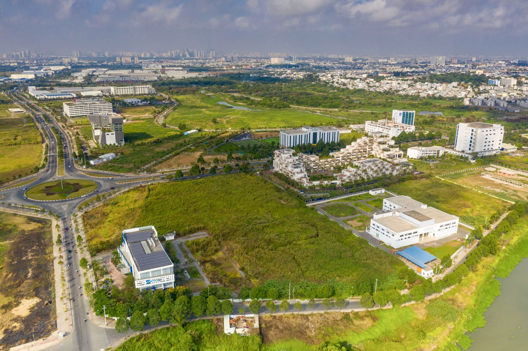 TP HCM thu hút 2 tỉ USD đầu tư vào trung tâm dữ liệu siêu quy mô - Ảnh 1. TP HCM thu hút 2 tỉ USD đầu tư vào trung tâm dữ liệu siêu quy mô - Ảnh 1.