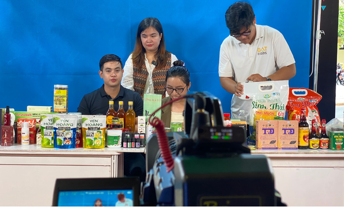 Siết thuế thương mại điện tử 2026: Nhiều cá nhân chủ động nộp thuế livestream - Ảnh 1.