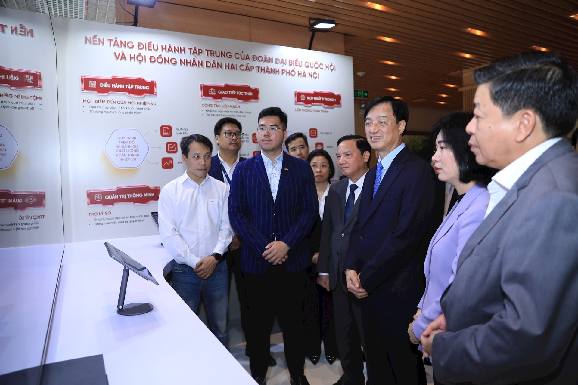 Hà Nội khai trương nền tảng điều hành tập trung "Một điểm đến của mọi nhiệm vụ" - Ảnh 1.