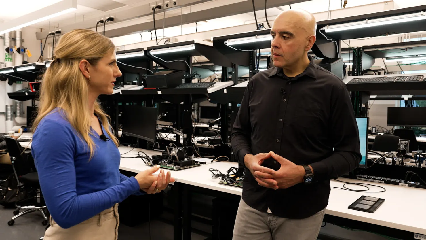 108281728-1774286929697-mohamed-walk-and-talk00-16-41-18still002-47556090631573629847610 Arm ra mắt con chip đầu tiên sau 35 năm, Meta trở thành khách hàng mở màn - Ảnh 2.