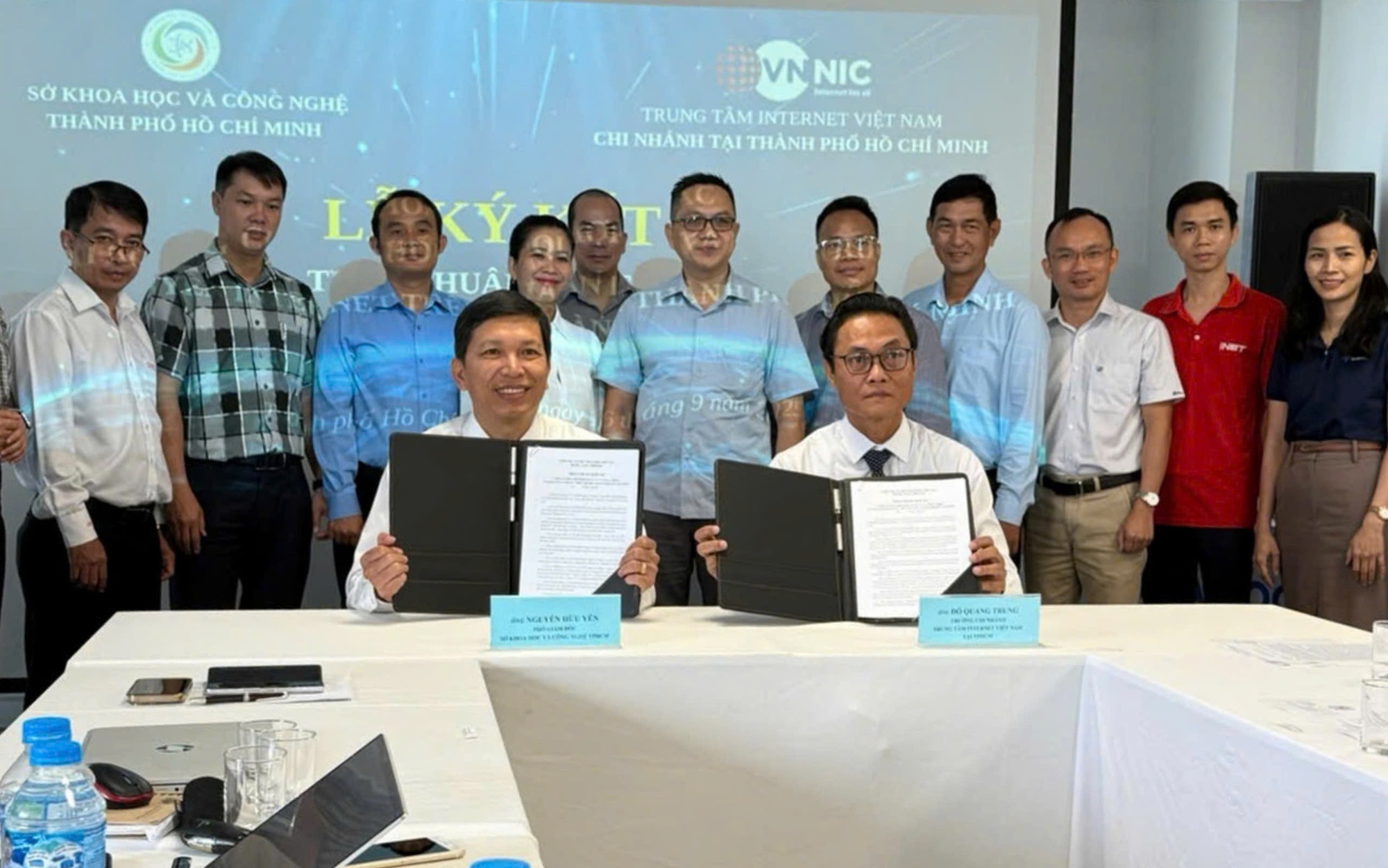 13-tin-17580328266611655198196-0-0-1600-2560-crop-17580328318401956570133 Việt Nam lần đầu tiên tổ chức đấu giá 50 tên miền ".vn" - Ảnh 2.