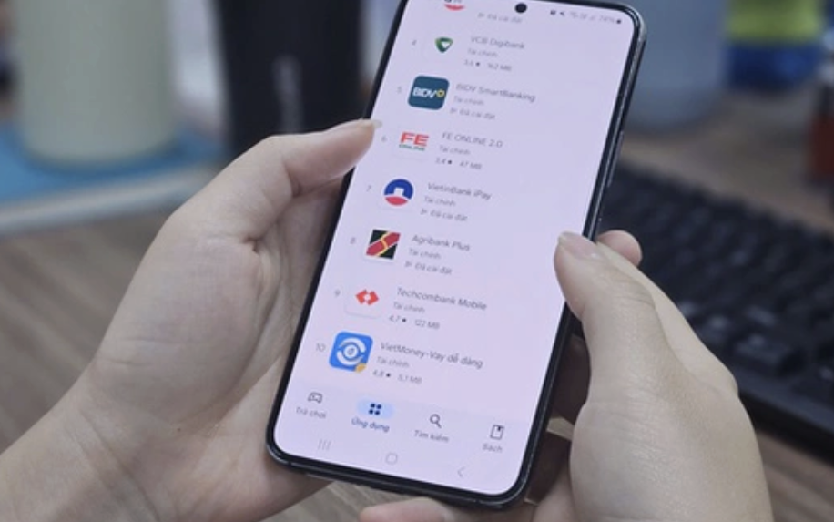 Những mẫu điện thoại có nguy cơ bị ngân hàng chặn giao dịch trực tuyến từ 1-3 - Ảnh 2.