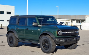 fordbroncowildtrak2-1773113018555-1773113019274621445888-0-0-675-1080-crop-1773113202090832458631 Ngành ô tô châu Âu sa thải hàng loạt khi áp lực cạnh tranh gia tăng - Ảnh 2.