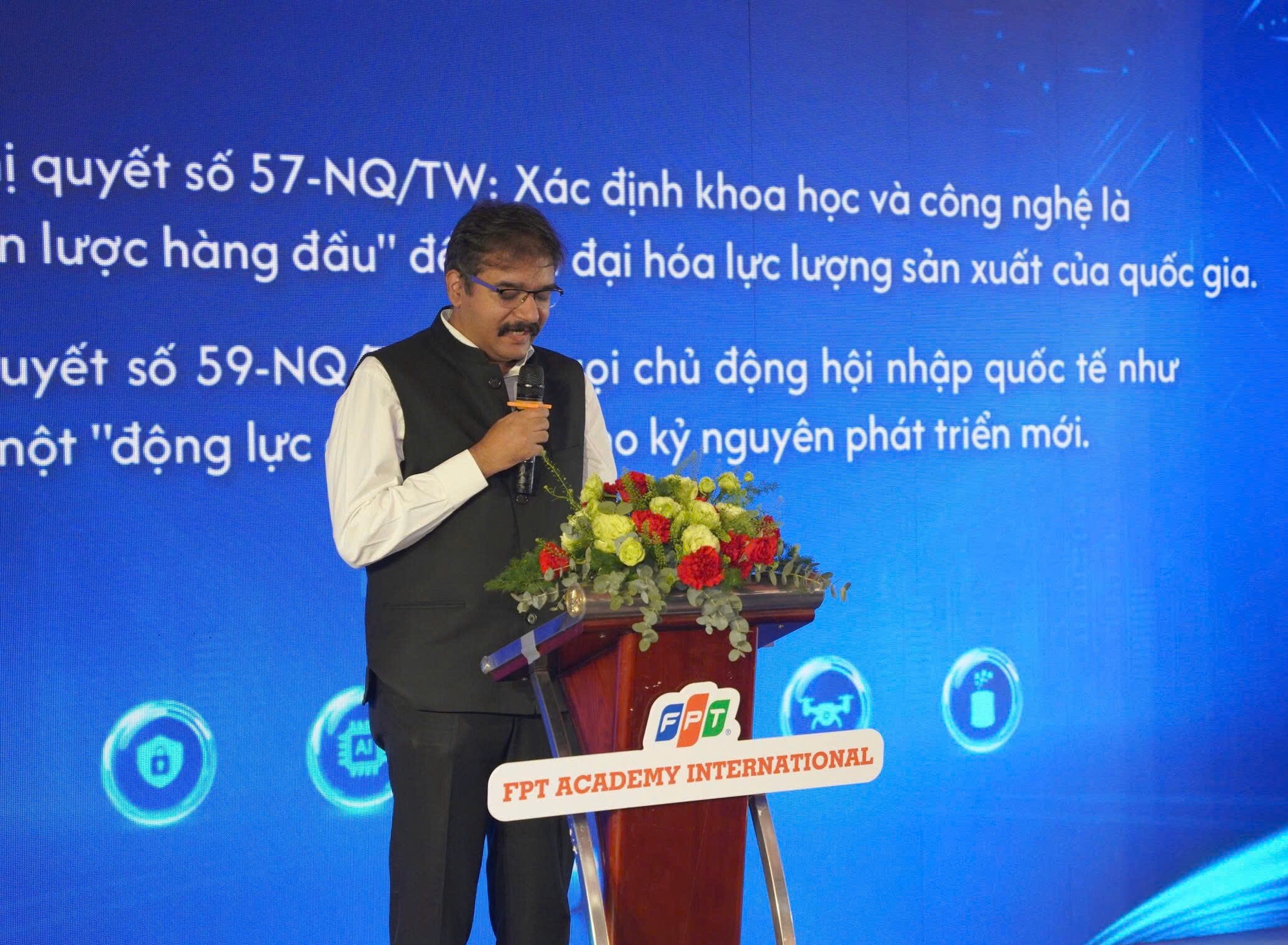 FPT bắt tay đối tác quốc tế đào tạo nhân lực cho các ngành mũi nhọn AI, bán dẫn, an ninh mạng và UAV- Ảnh 3.
