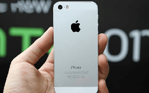 thiet-ke-iphone-5s-quoc-te-cu-gia-re-didongviet-176950212926050227431-8-0-496-780-crop-1769502133694857398452 iPhone 17e vừa ra mắt đã bị chê thậm tệ - Ảnh 2.