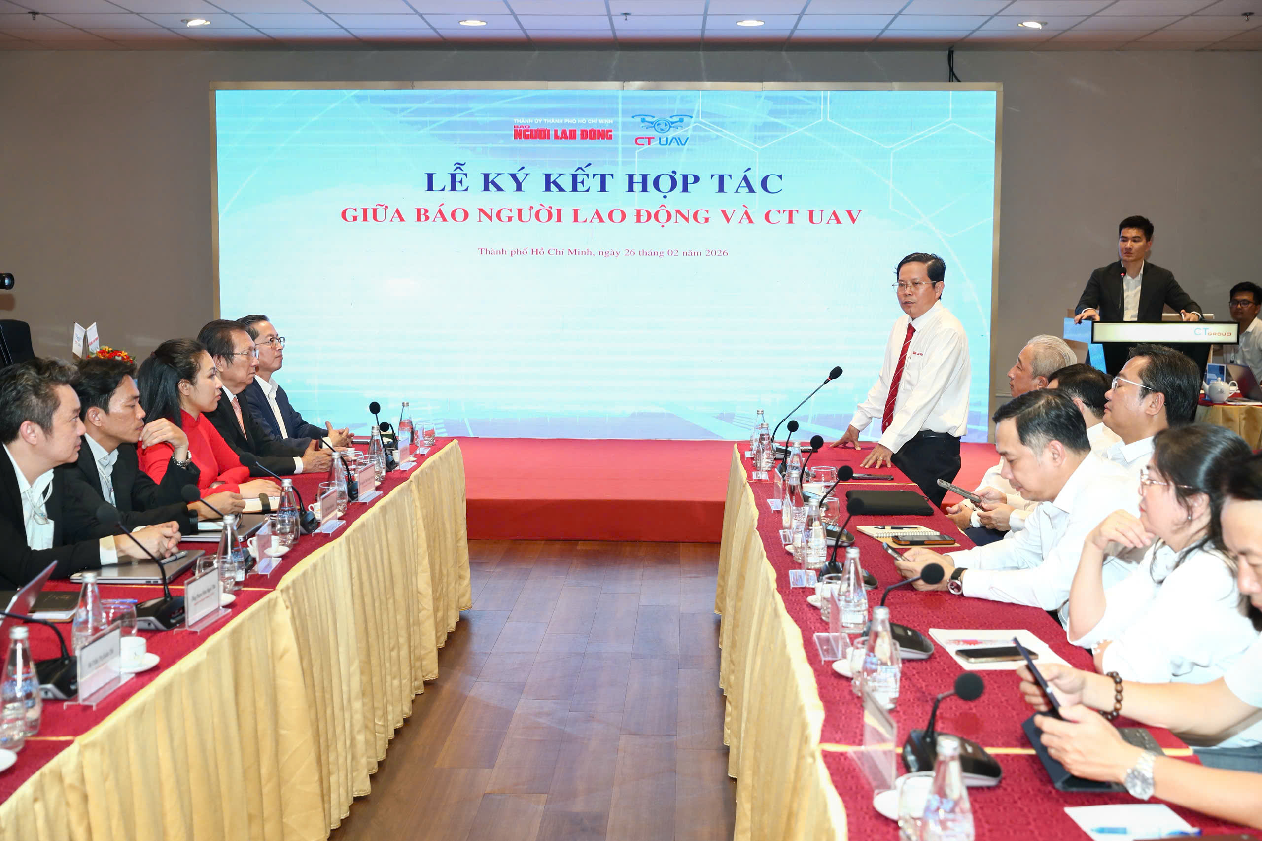 Báo Người Lao Động bắt tay Công ty CT UAV tiếp sức ngư dân bám biển - Ảnh 4.