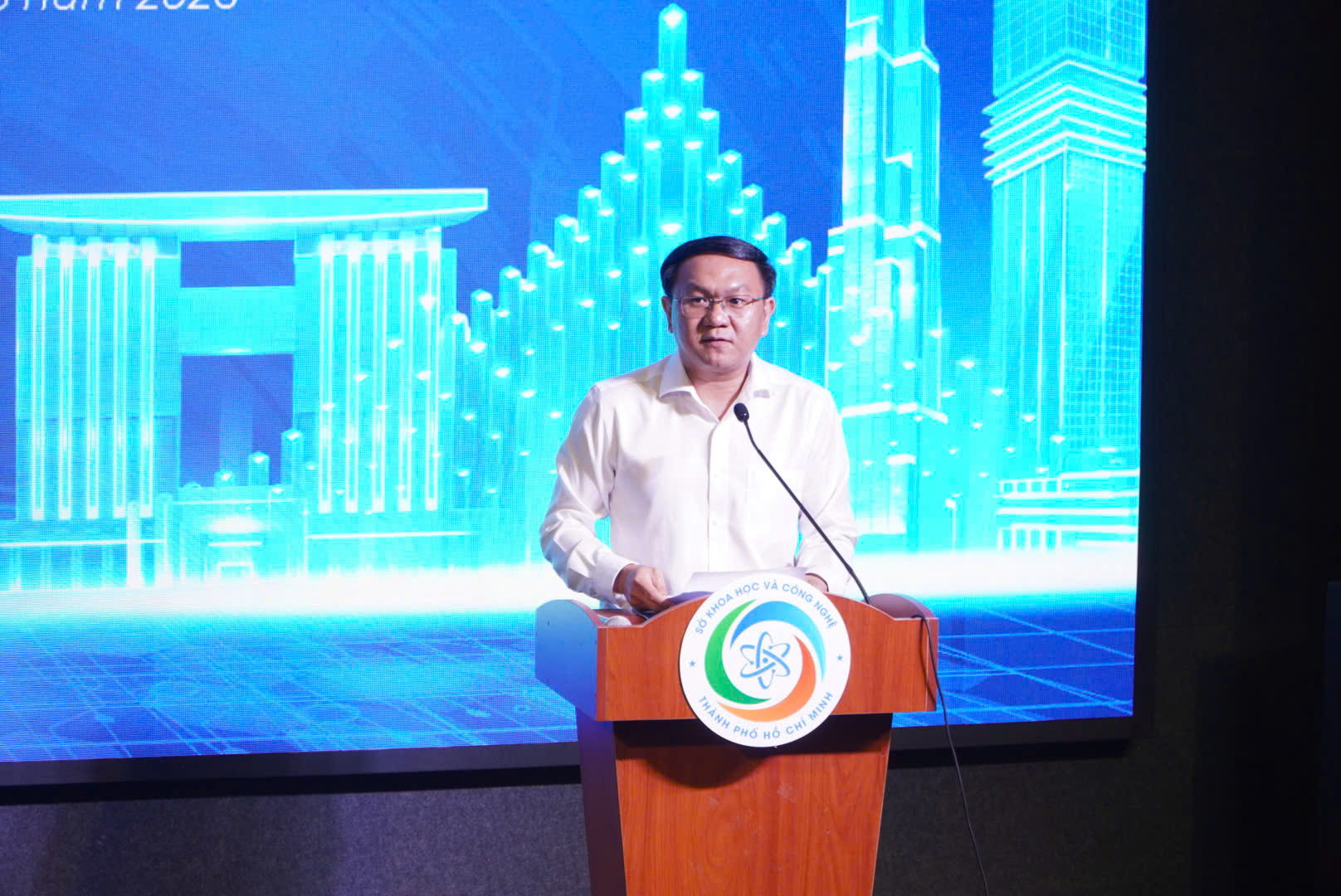 Lãnh đạo TPHCM: Chỉ khi có kết quả mới bỏ được chữ “thí điểm” - Ảnh 1.